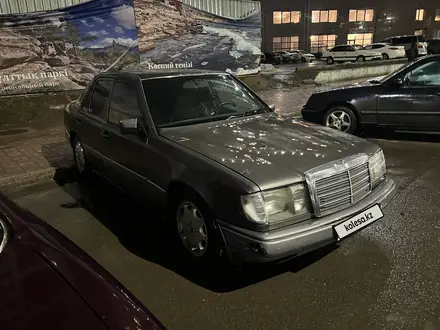 Mercedes-Benz E 230 1992 года за 1 150 000 тг. в Астана – фото 4