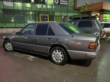 Mercedes-Benz E 230 1992 года за 1 150 000 тг. в Астана – фото 3