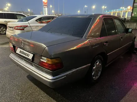 Mercedes-Benz E 230 1992 года за 1 150 000 тг. в Астана – фото 5
