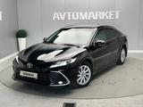 Toyota Camry 2022 года за 12 850 000 тг. в Атырау