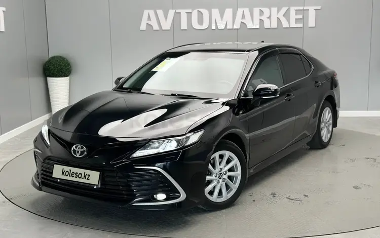 Toyota Camry 2022 года за 12 850 000 тг. в Атырау