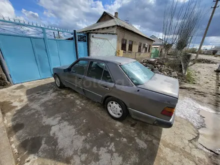 Mercedes-Benz E 220 1993 года за 1 350 000 тг. в Туркестан – фото 6