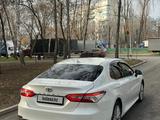 Toyota Camry 2021 года за 12 800 000 тг. в Алматы – фото 2