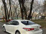Toyota Camry 2021 года за 12 800 000 тг. в Алматы – фото 3