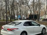 Toyota Camry 2021 года за 12 800 000 тг. в Алматы
