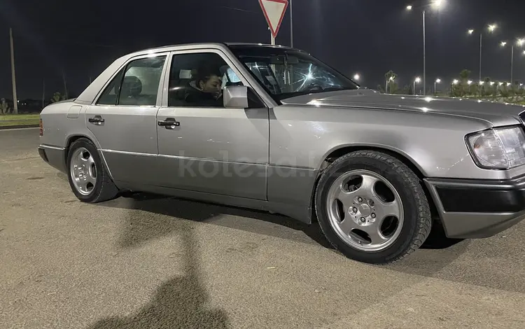 Mercedes-Benz E 230 1990 года за 2 200 000 тг. в Шымкент