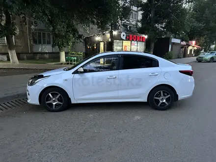 Kia Rio 2017 года за 5 000 000 тг. в Уральск – фото 2