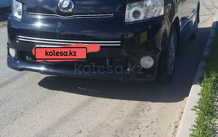 Toyota Voxy 2008 года за 5 500 000 тг. в Атырау