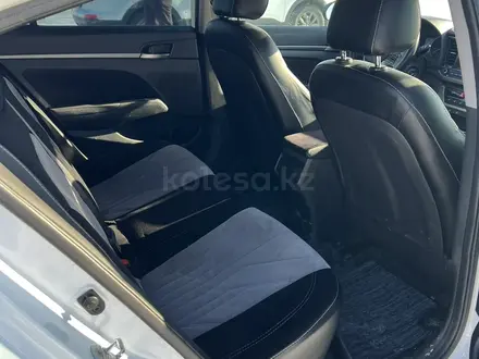 Hyundai Elantra 2017 года за 7 000 000 тг. в Атырау – фото 10