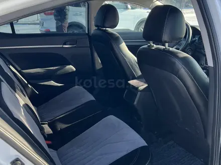 Hyundai Elantra 2017 года за 7 000 000 тг. в Атырау – фото 11