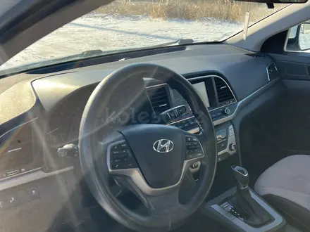 Hyundai Elantra 2017 года за 7 000 000 тг. в Атырау – фото 12