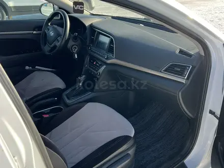 Hyundai Elantra 2017 года за 7 000 000 тг. в Атырау – фото 8