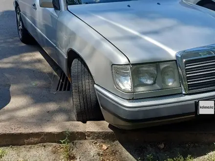 Mercedes-Benz E 230 1992 года за 1 100 000 тг. в Алматы