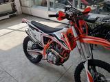 KTM  690 Enduro R 2023 года за 1 100 000 тг. в Усть-Каменогорск – фото 2