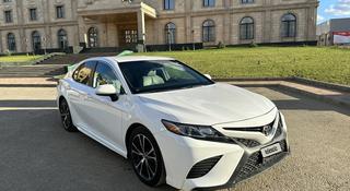 Toyota Camry 2018 года за 9 200 000 тг. в Актобе