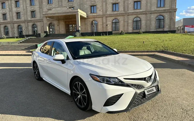 Toyota Camry 2018 годаүшін9 200 000 тг. в Актобе