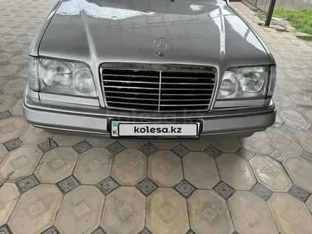 Mercedes-Benz E 220 1994 года за 2 500 000 тг. в Шымкент