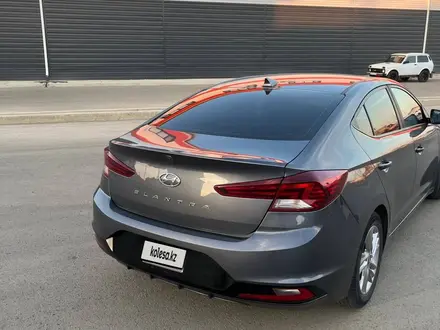 Hyundai Elantra 2019 года за 5 200 000 тг. в Атырау – фото 2