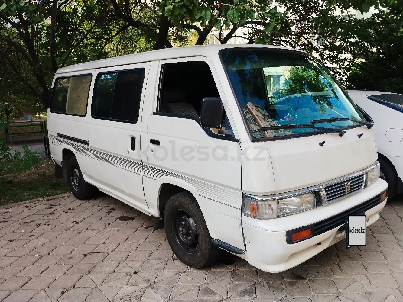 Nissan Urvan, 2001