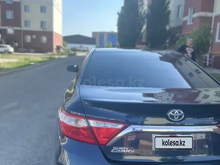 Toyota Camry 2017 года за 7 300 000 тг. в Актобе – фото 8