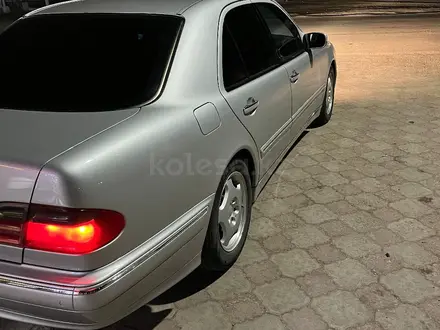 Mercedes-Benz E 320 2000 года за 4 650 000 тг. в Мерке – фото 15