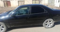 Toyota Camry 2000 года за 3 200 000 тг. в Балхаш – фото 2