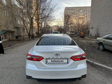 Toyota Camry 2023 года за 17 000 000 тг. в Уральск – фото 2