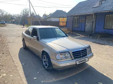 Mercedes-Benz E 230 1992 года за 1 500 000 тг. в Алматы – фото 2