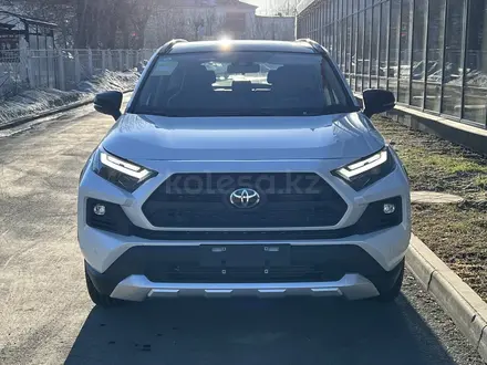 Toyota RAV4 2024 года за 15 250 000 тг. в Алматы – фото 3