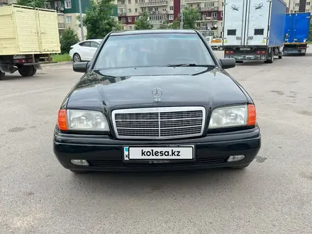 Mercedes-Benz C 180 1993 года за 1 650 000 тг. в Алматы – фото 2