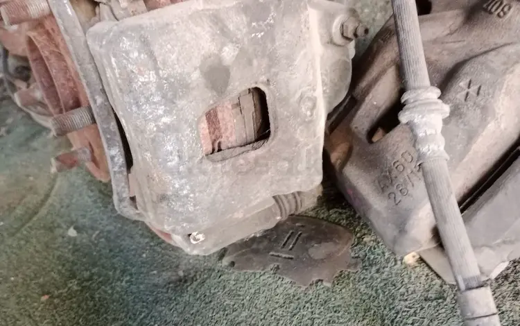 Суппорт передний nissan cefiro a32 за 12 000 тг. в Алматы