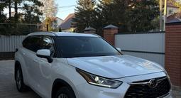Toyota Highlander 2023 года за 30 500 000 тг. в Уральск – фото 2