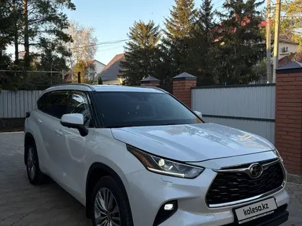 Toyota Highlander 2023 года за 30 500 000 тг. в Уральск – фото 2