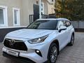 Toyota Highlander 2023 года за 30 500 000 тг. в Уральск