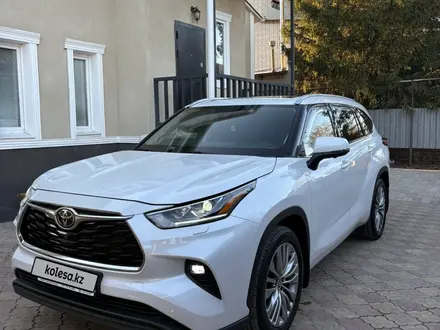 Toyota Highlander 2023 года за 30 500 000 тг. в Уральск