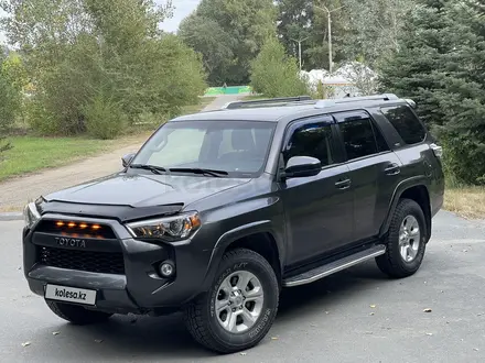 Toyota 4Runner 2017 года за 17 500 000 тг. в Семей – фото 2