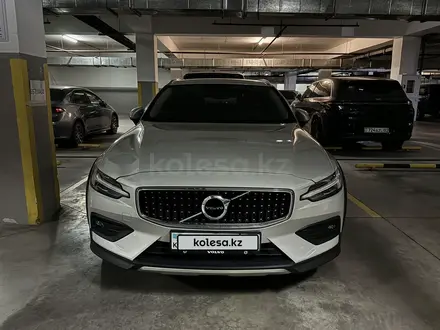 Volvo V60 2021 года за 26 000 000 тг. в Алматы