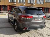 Toyota Highlander 2017 года за 12 350 000 тг. в Актобе – фото 3