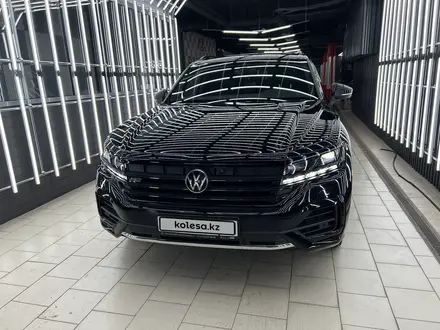 Volkswagen Touareg 2021 года за 43 000 000 тг. в Астана – фото 10