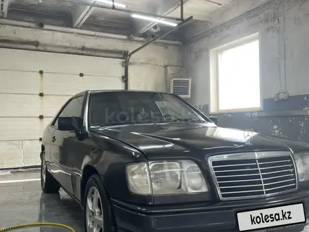 Mercedes-Benz E 220 1994 года за 1 500 000 тг. в Астана – фото 4