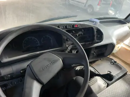 Toyota  Coaster 2012 года за 11 000 000 тг. в Атырау – фото 6