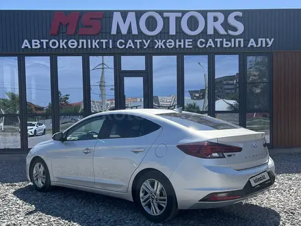 Hyundai Elantra 2019 года за 7 700 000 тг. в Актобе – фото 3