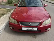 Lexus is-200, 1999