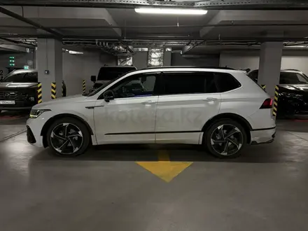 Volkswagen Tiguan 2022 года за 13 500 000 тг. в Алматы – фото 3