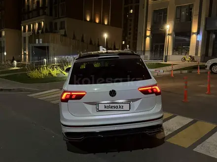 Volkswagen Tiguan 2022 года за 13 500 000 тг. в Алматы – фото 2