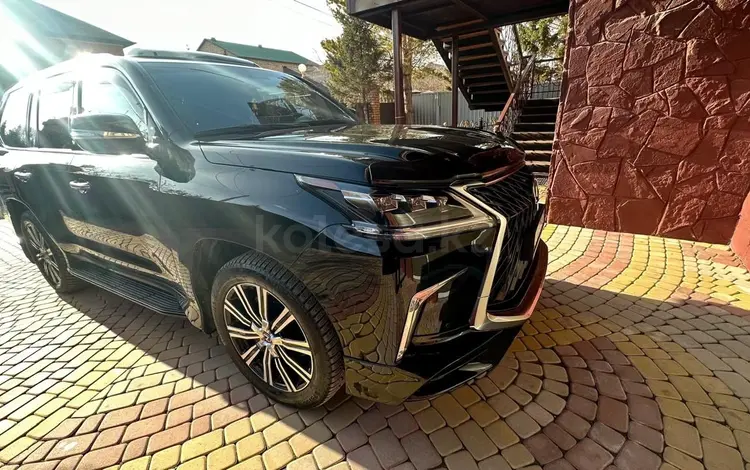 Lexus LX 570 2018 года за 49 000 000 тг. в Астана