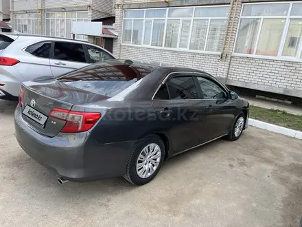 Toyota Camry 2014 года за 6 900 000 тг. в Уральск – фото 2