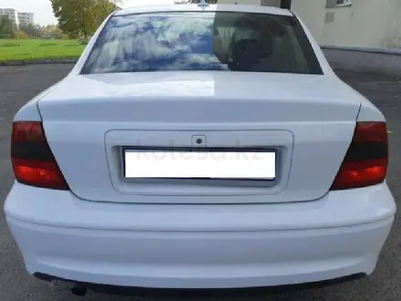 Стекло фары фонари OPEL VECTRA B за 7 500 тг. в Актобе – фото 10
