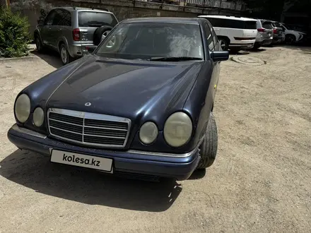 Mercedes-Benz E 230 1998 года за 1 500 000 тг. в Алматы – фото 2