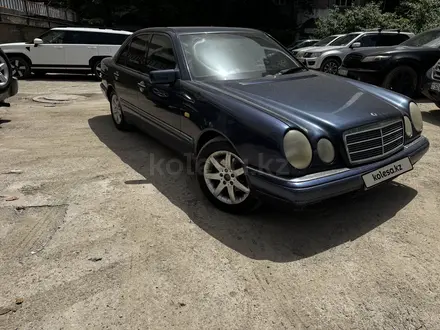 Mercedes-Benz E 230 1998 года за 1 500 000 тг. в Алматы